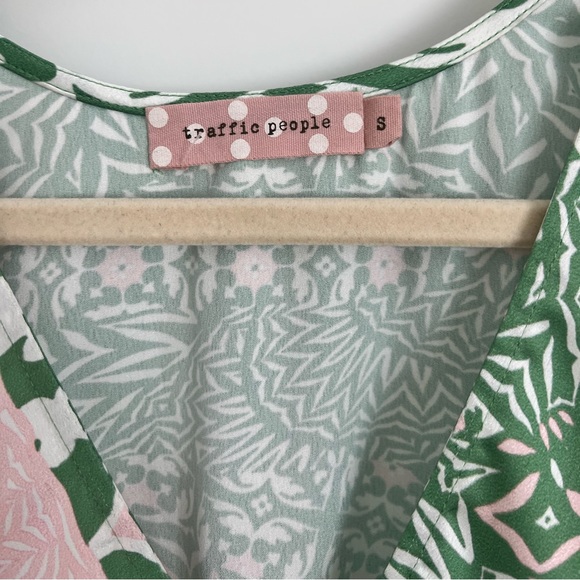 Traffic People Mixed Print V Neck Shift Dress. Size S. - Picture 5 of 7